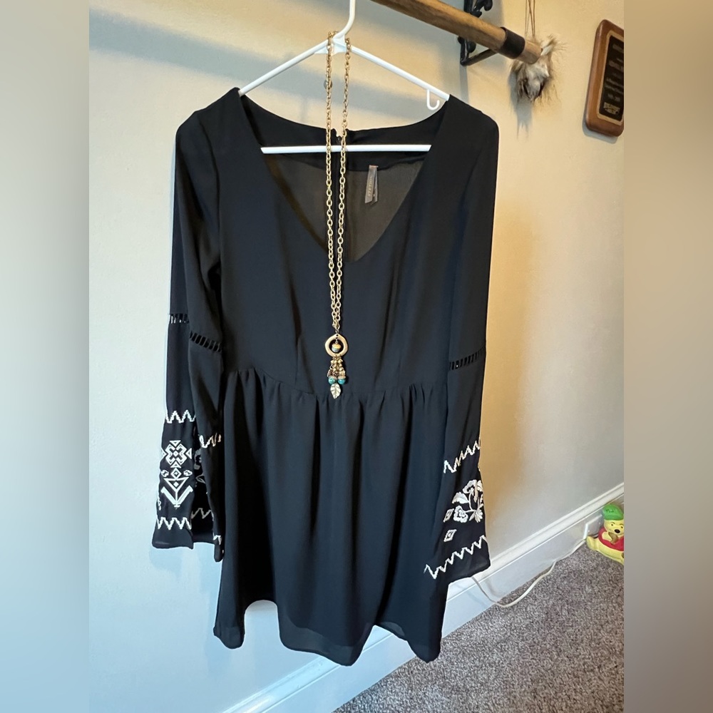 Stetson Crepe Embroidered Dress Size 8